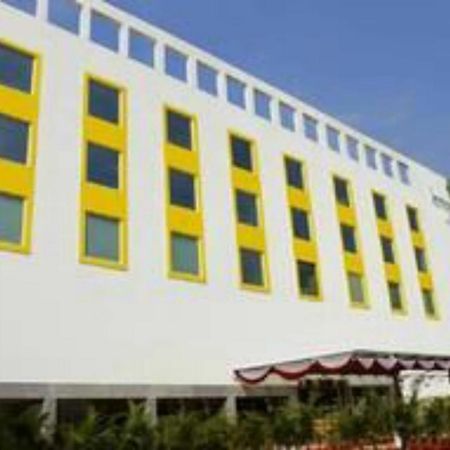 Lemon Tree Hotel Shimona Chennai Exterior photo