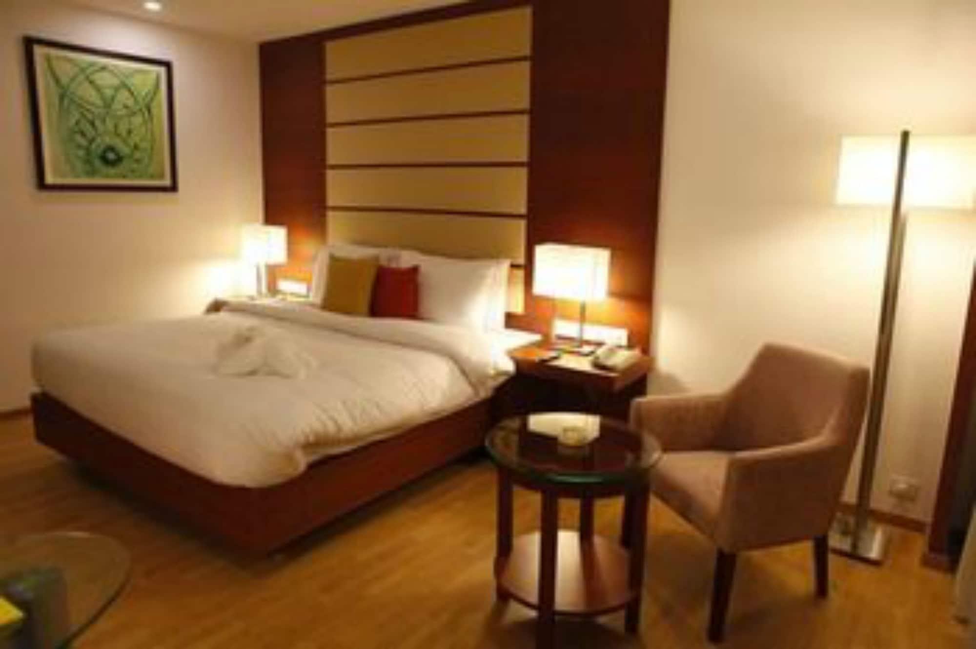 Lemon Tree Hotel Shimona Chennai Exterior photo