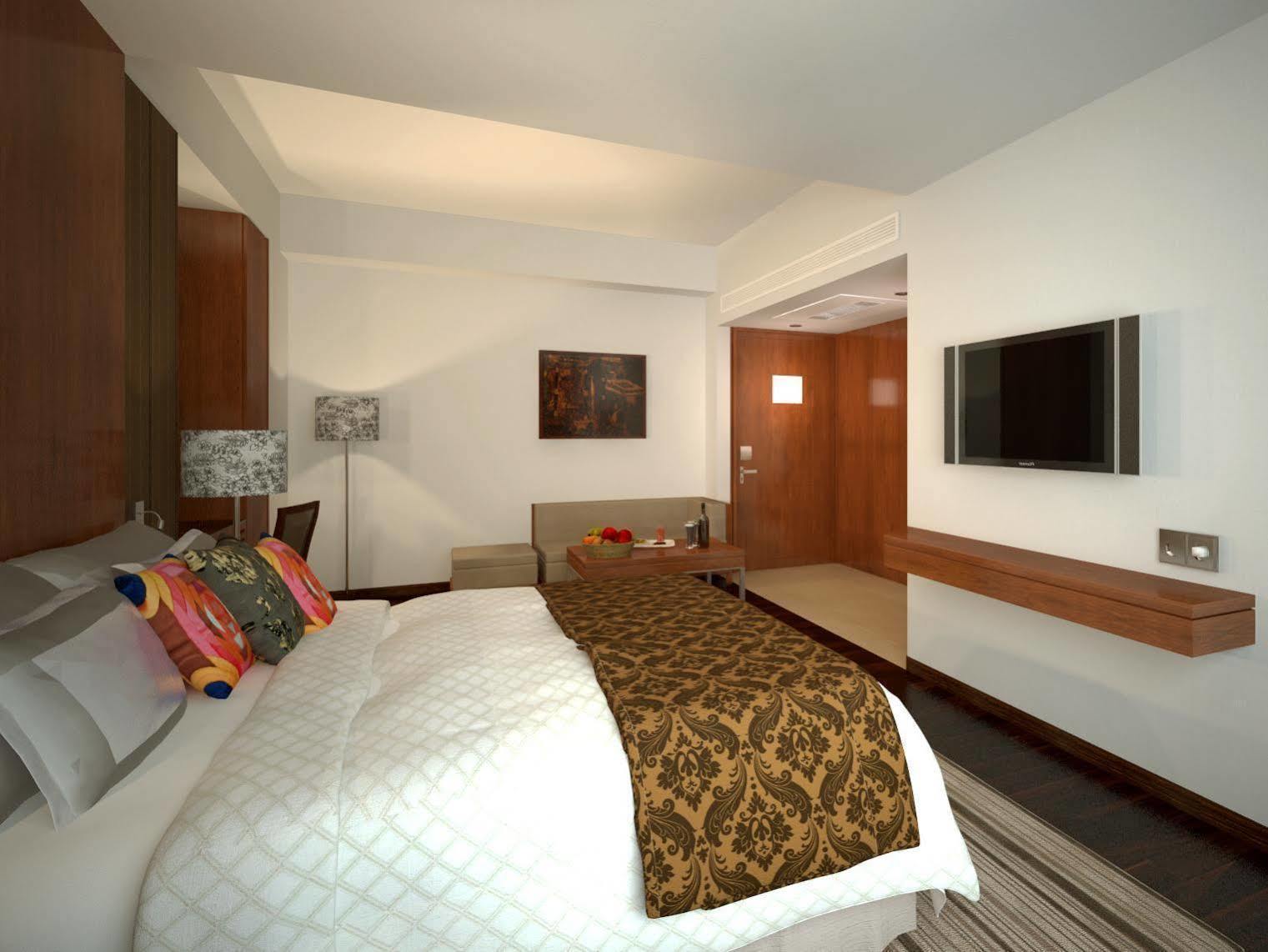Lemon Tree Hotel Shimona Chennai Exterior photo